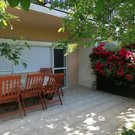 Angela Apartman *